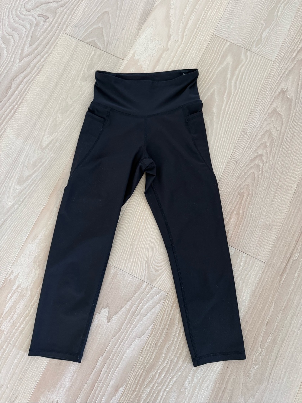 Old Navy Black High-Rise Performance Leggings with Pockets